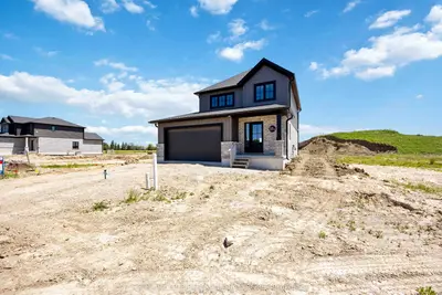 638 Ketter Way, Plympton-wyoming, On N0n 1t0