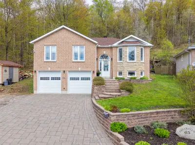 Detached in North Bay