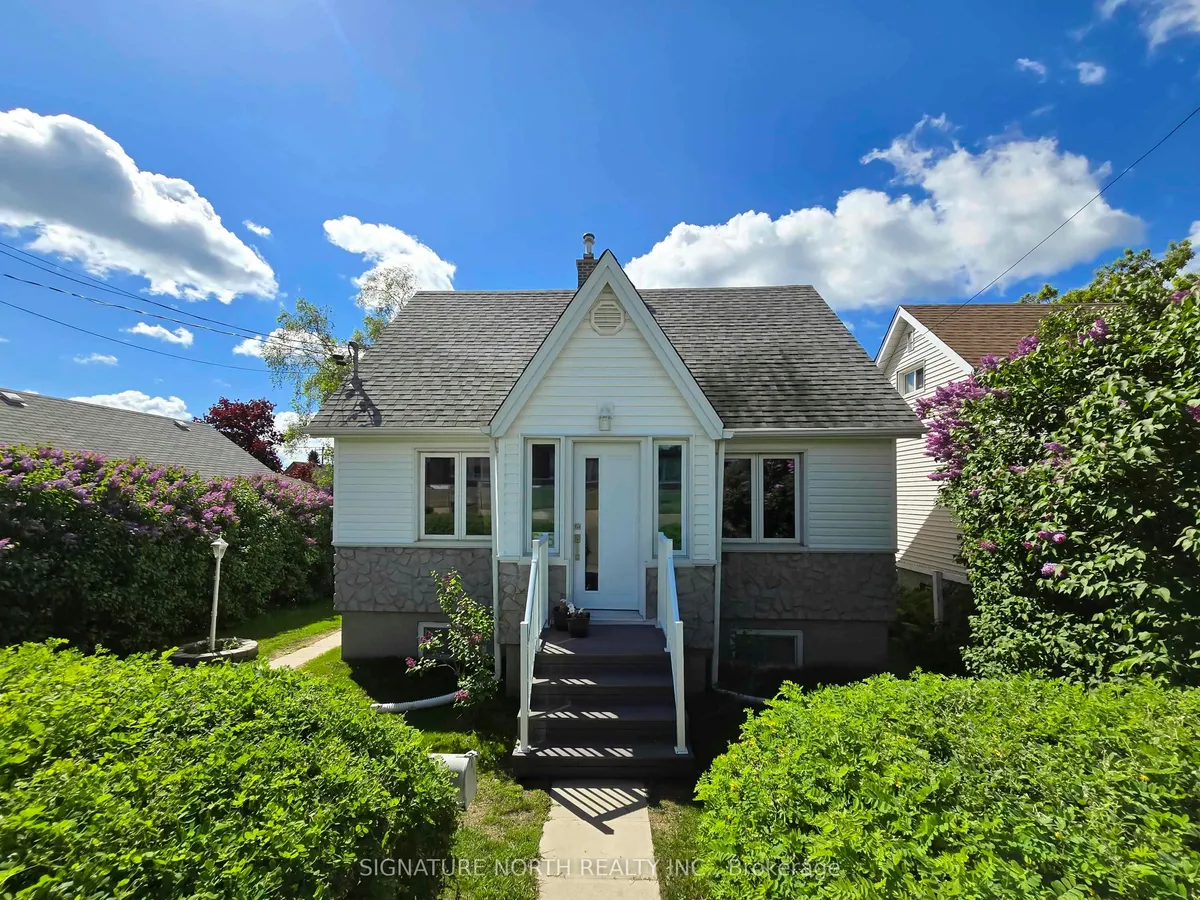 Detached in Thunder Bay