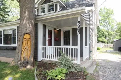Detached in Niagara Falls