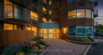 Condo Apartment in Hunt Club - South Keys and Area