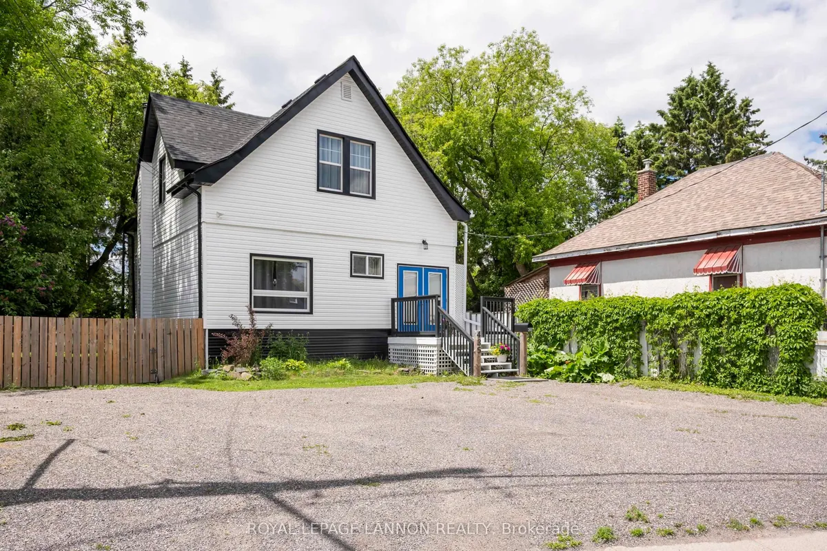 Detached in Thunder Bay
