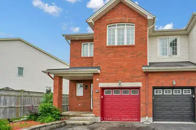 Att/Row/Townhouse in Kanata