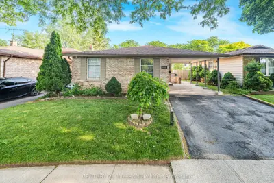 Detached in Niagara Falls