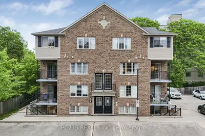 Condo Townhouse in Kitchener