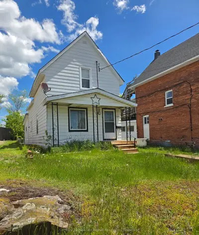 Detached in North Bay