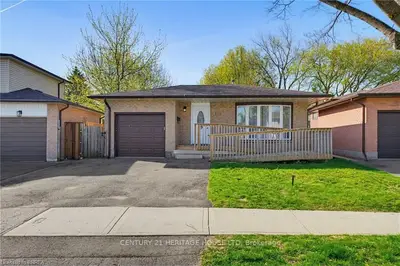Detached in Brantford