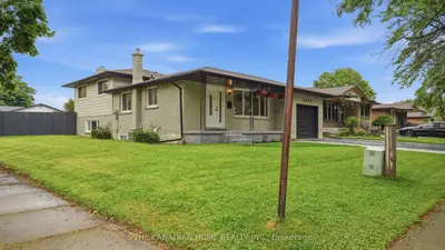 Detached in Niagara Falls