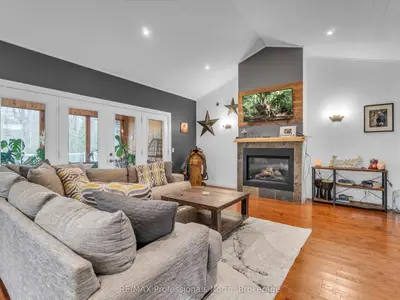 93 Mainhood's Road, Huntsville, On P0b 1m0