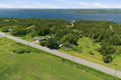 Detached in Prince Edward County