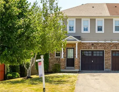 Att/Row/Townhouse in Hamilton