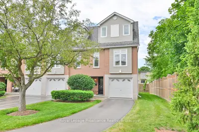 Condo Townhouse in Belleville