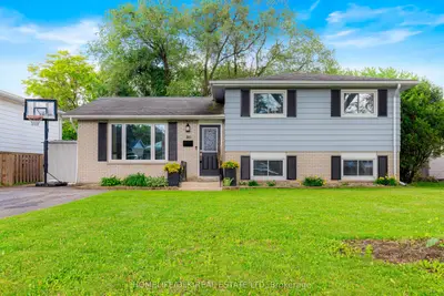 Detached in Brockville
