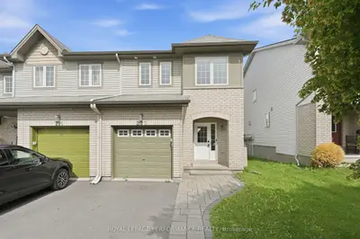 Att/Row/Townhouse in Orleans - Convent Glen and Area