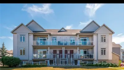 Condo Townhouse in Kanata
