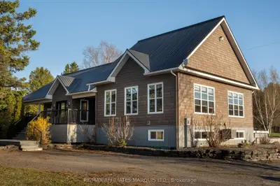 Detached in Champlain