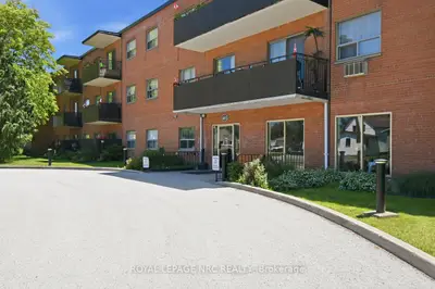 Condo Apartment in Welland