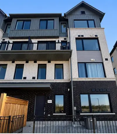 Condo Townhouse in Cobourg