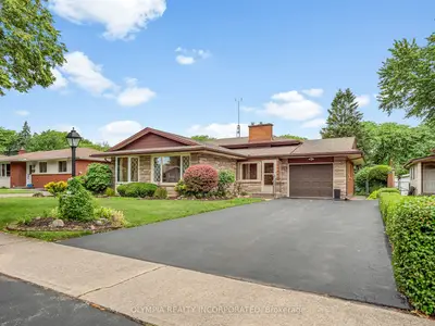 Detached in Niagara Falls