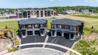 7386 Splendour Drive, Niagara Falls, On L2h 3v8