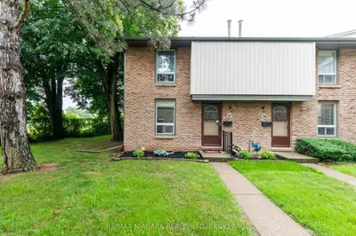 Condo Townhouse in St. Catharines