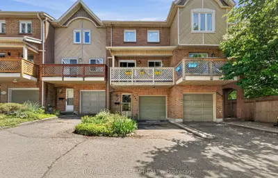 Att/Row/Townhouse in McKellar Heights - Glabar Park and Area