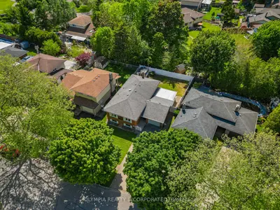 Detached in Niagara Falls