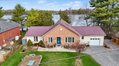 Detached in Frontenac
