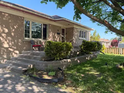 Detached in Brantford