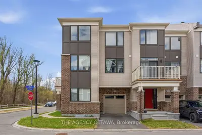 Att/Row/Townhouse in Barrhaven