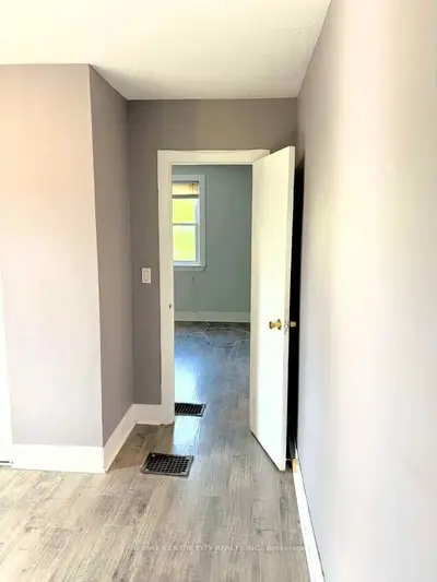 31 Langarth Street W Upper, London South, On N6j 1p3