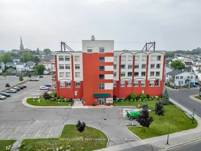Condo Apartment in Cornwall