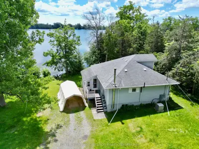 Detached in Prince Edward County