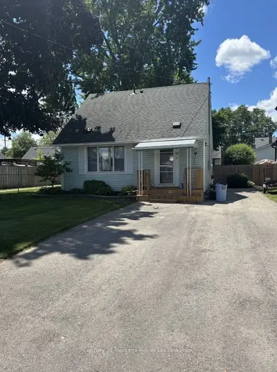Detached in Woodstock