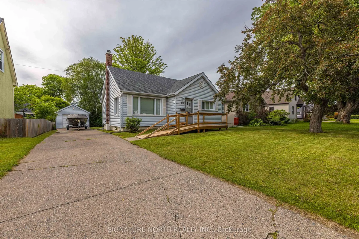 Detached in Thunder Bay