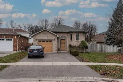Detached in Brantford