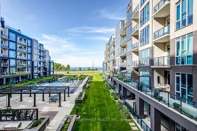 Condo Apartment in Grimsby