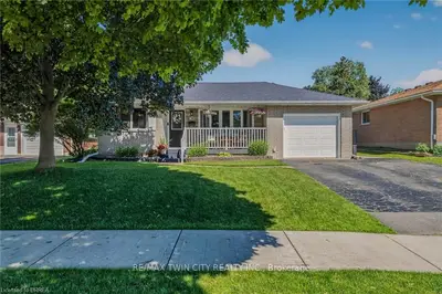 Detached in Brantford