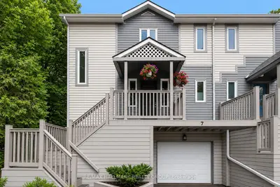 Condo Townhouse in Britannia Heights - Queensway Terrace N and Area