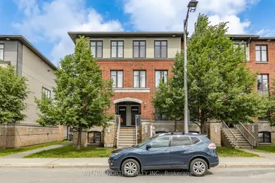 Condo Townhouse in Barrhaven
