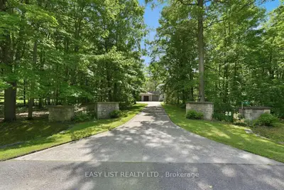 28 MARCHBROOK Circle, Kanata, ON K2W 1A1