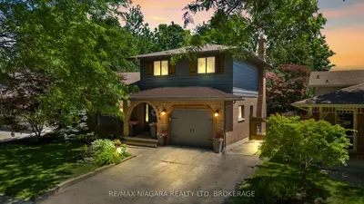 Detached in Niagara Falls