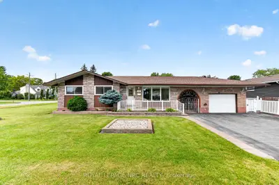 Detached in Port Colborne
