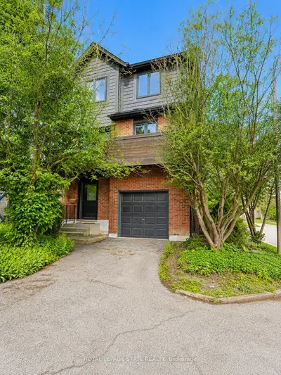 Detached Condo in Hamilton