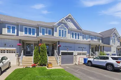 Att/Row/Townhouse in Shelburne