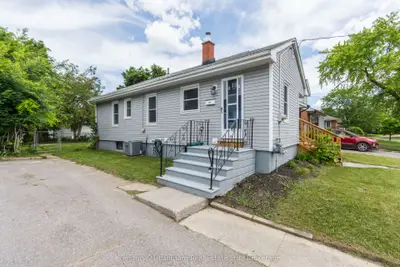 Detached in Belleville