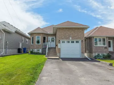 Detached in North Bay