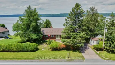 Detached in Champlain