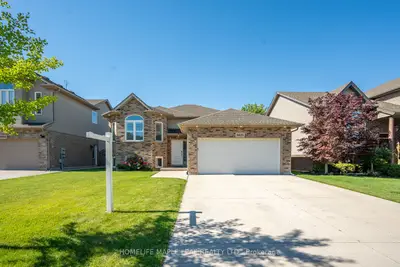 Detached in Niagara Falls