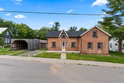 Detached in Marmora and Lake